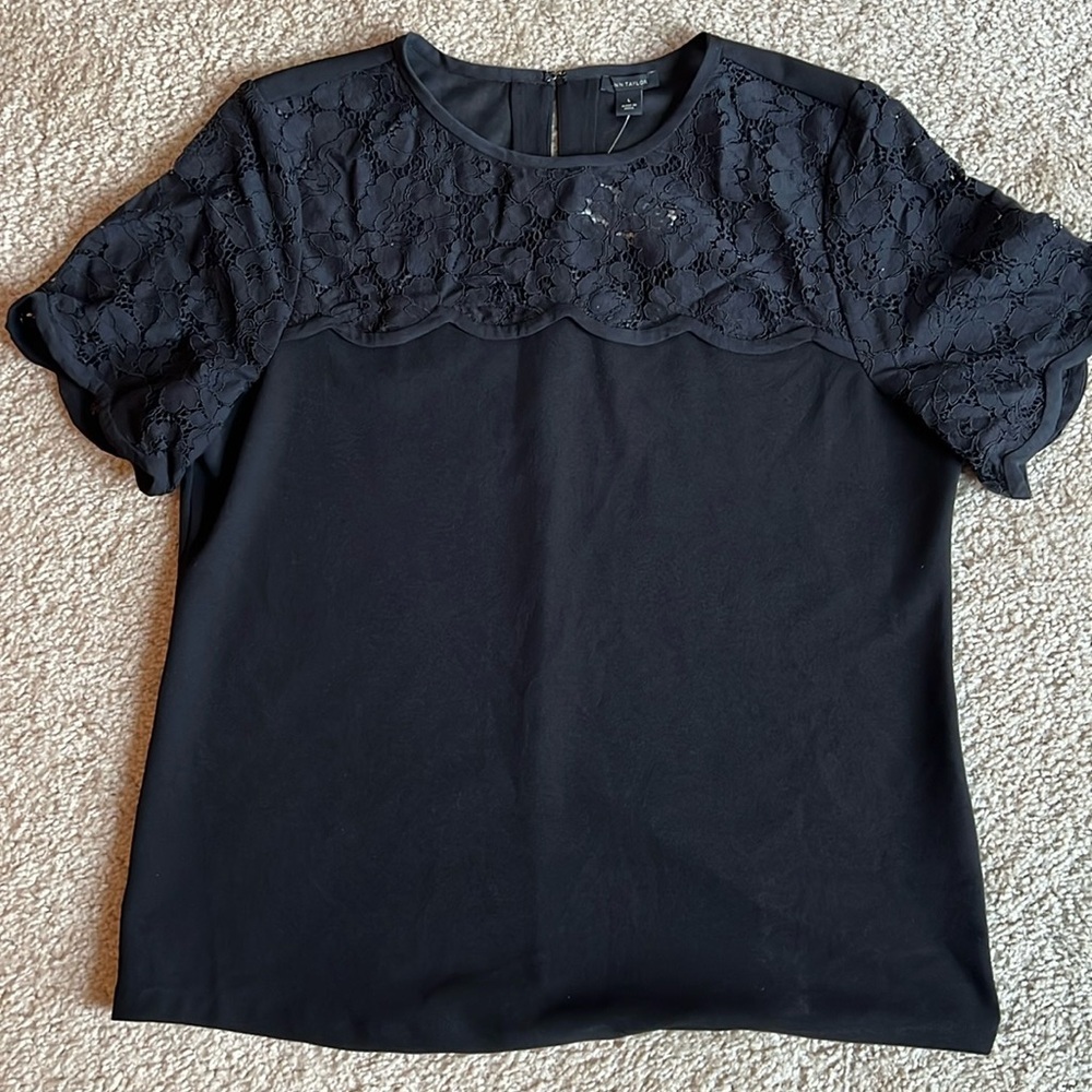 Ann Taylor blouse top lace detail short scallop sleeve black top size large